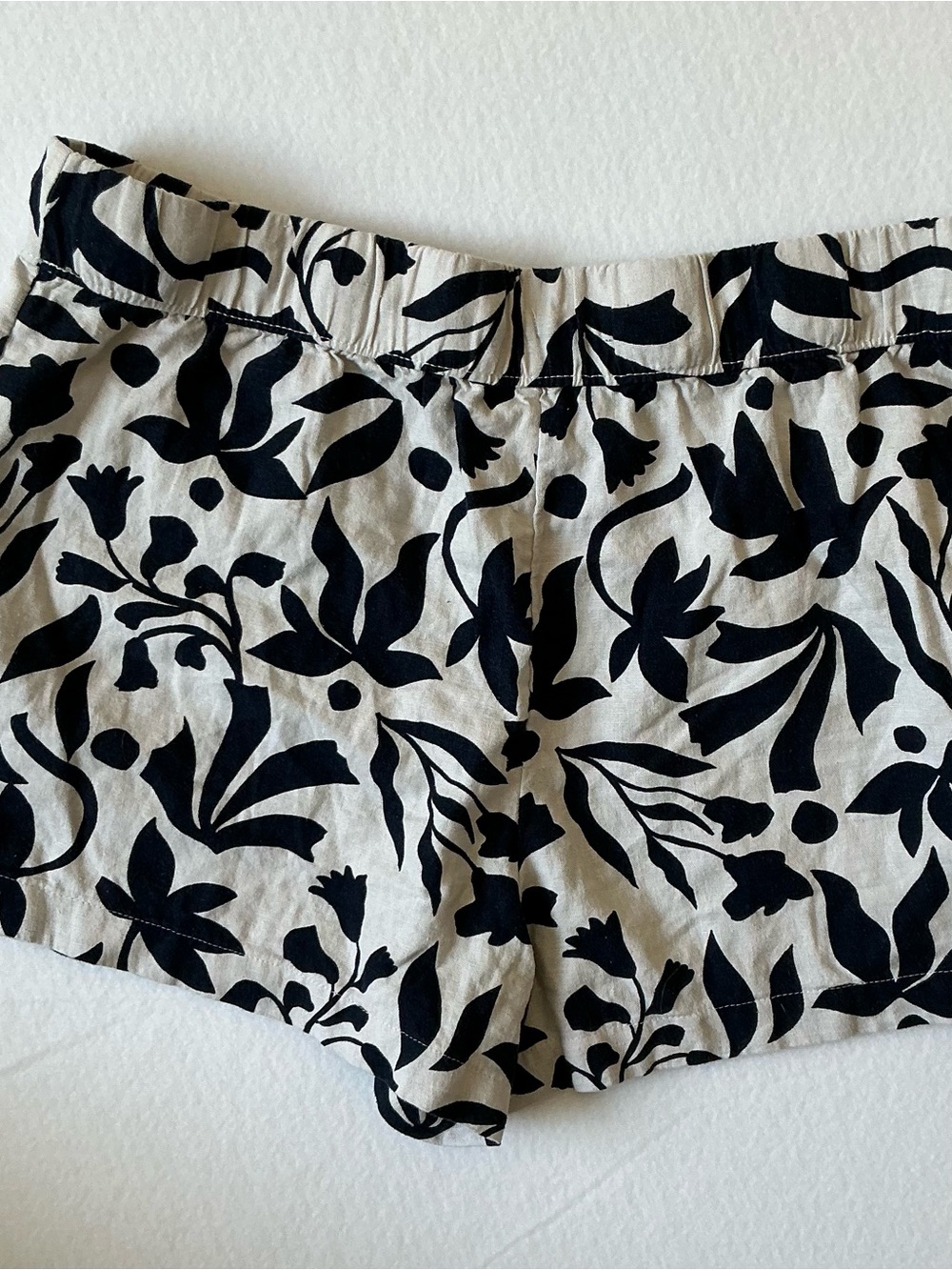 Time & Tru Linen Blend Floral Pull On Shorts Women’s L Black Ivory Pockets - Picture 6 of 10